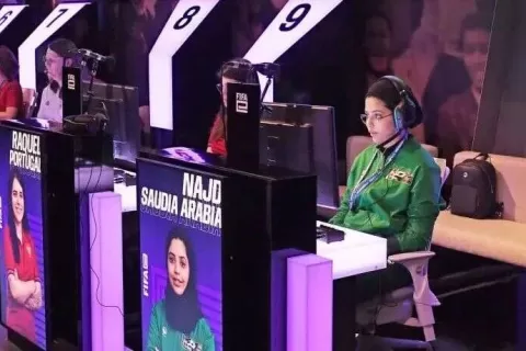 网络暴力、资源不平等，这群女孩在偏见中成长为FIFA电竞选手