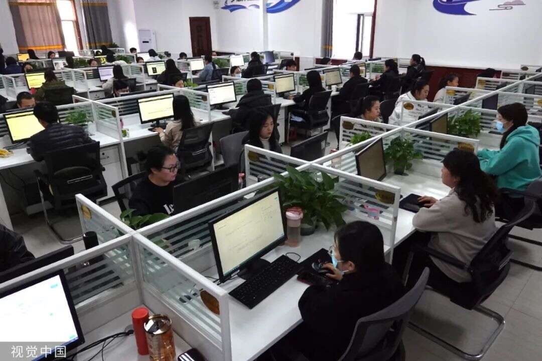 ChatGPT背后的打工人，月薪3000