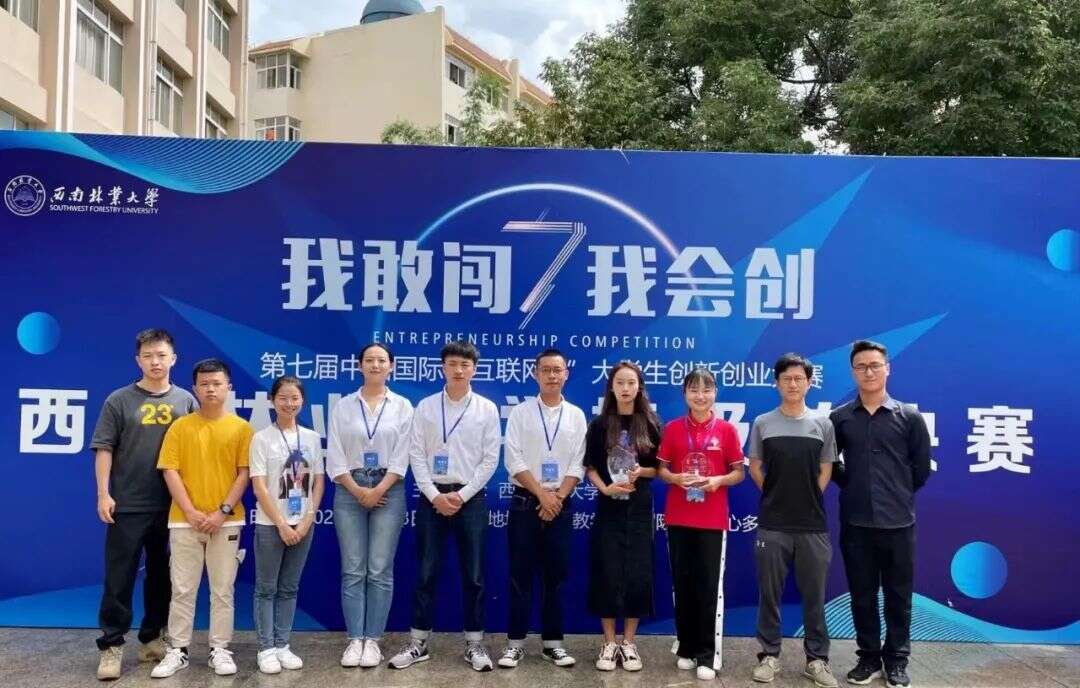 又是一年毕业季，这位97年的大理姑娘返乡卖大蒜，一天卖出50吨