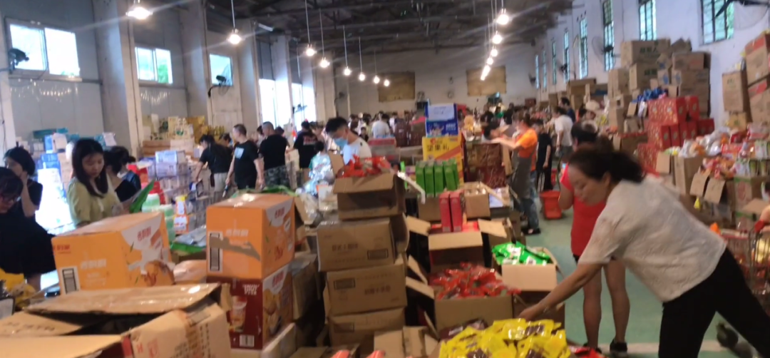 一天只卖两小时，年收入超1500万！“白菜价”的临期食品太赚钱了！