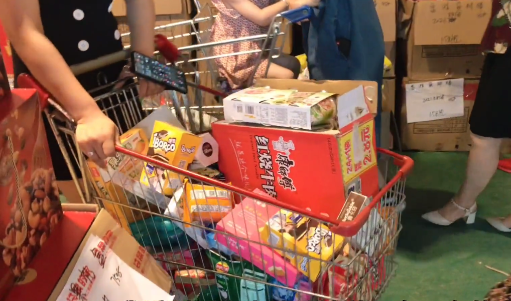 一天只卖两小时，年收入超1500万！“白菜价”的临期食品太赚钱了！