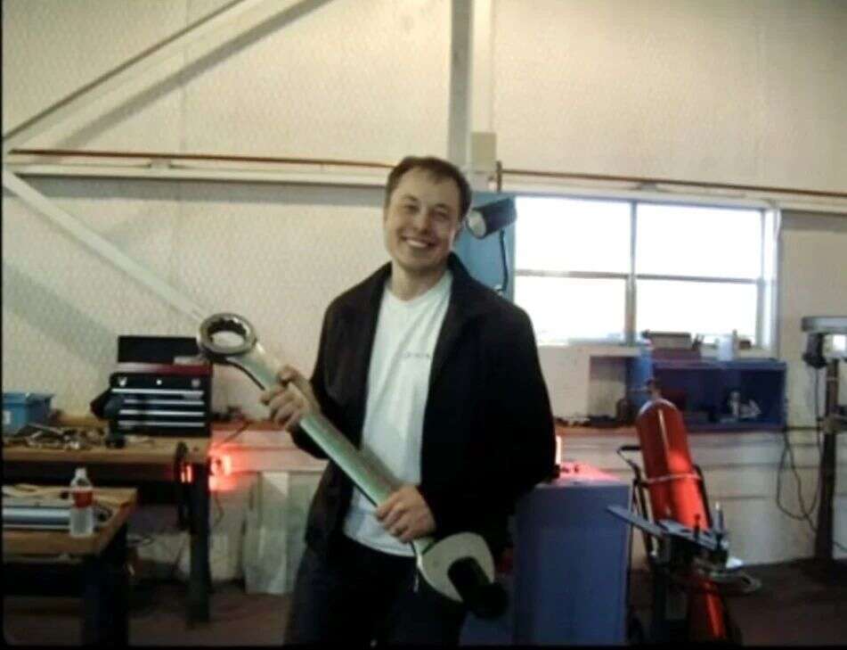 睡地板的前女高管被炒后，说出了不为人知的Twitter和马斯克