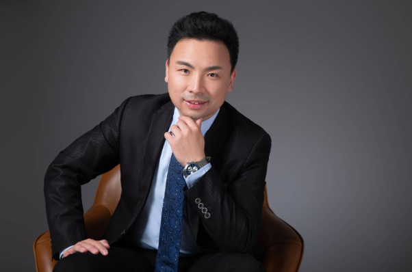 挖掘“耳朵经济” 金矿，他到海外做有声书