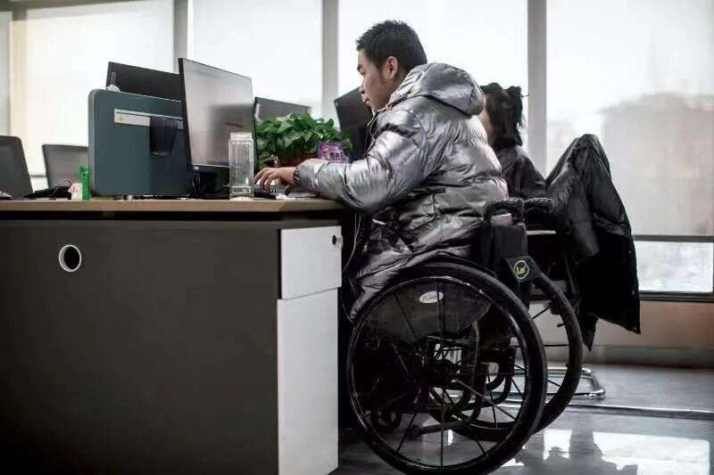 ChatGPT背后的打工人，月薪3000