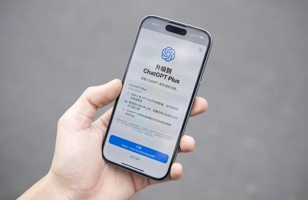 “Apple AI”中文版正式上线：还不太好用，但确实很“苹果”