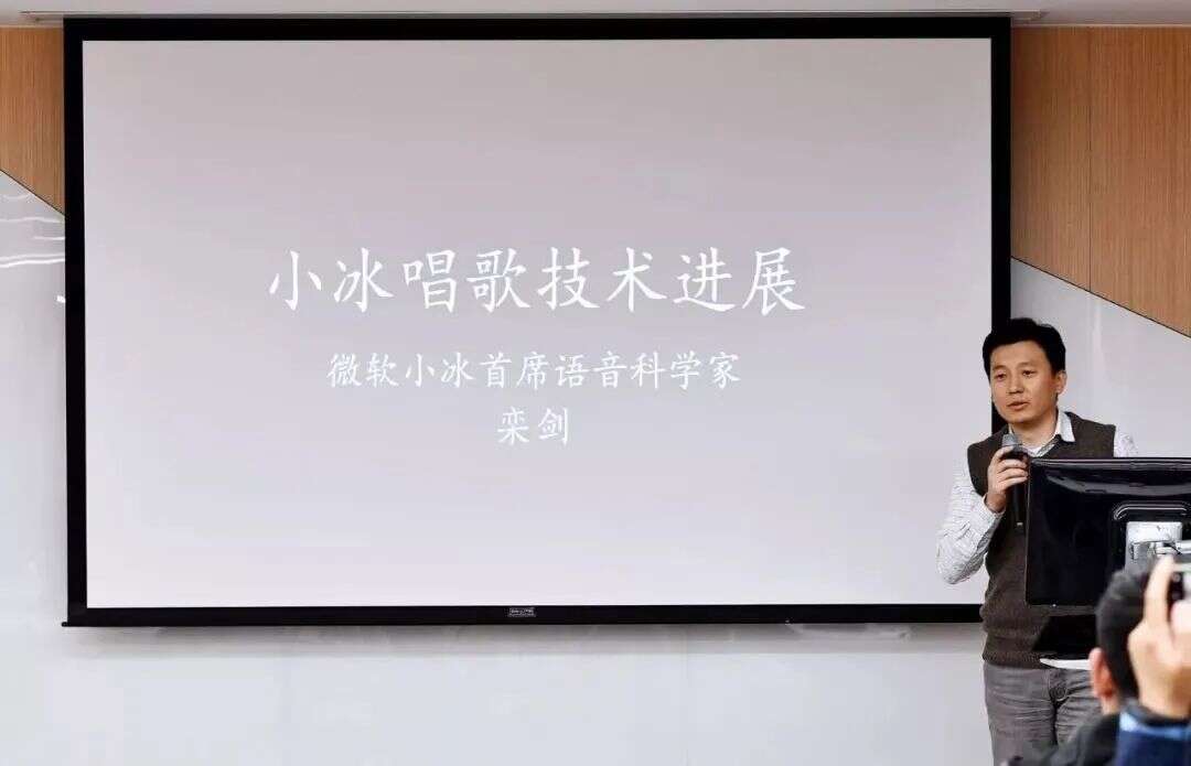 雷军杀入大模型