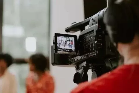 “小程序短剧”狂飙，8天赚1亿？24小时内充值破千万