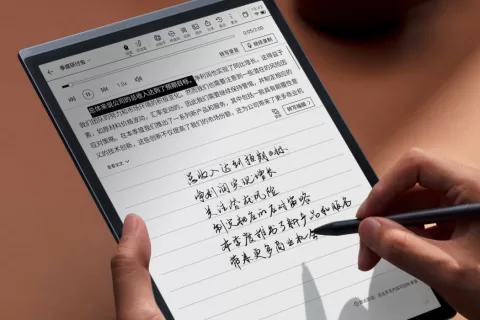AI 硬件的新战场，谁在帮管理者改造自己？