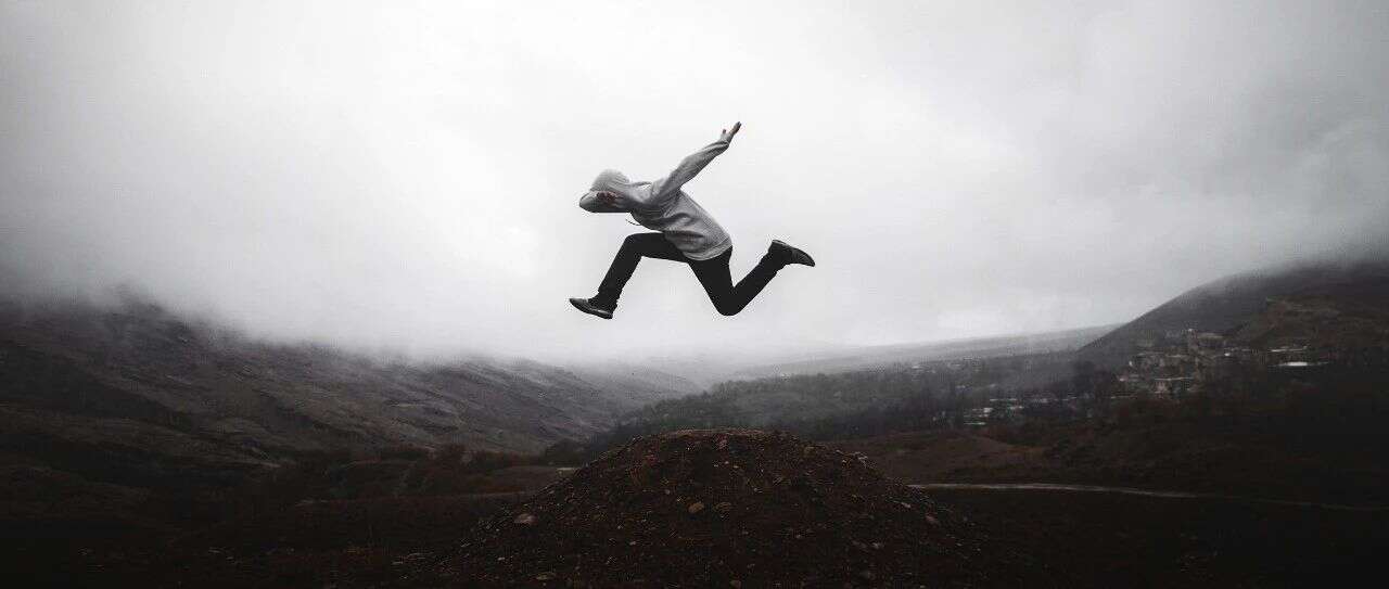 多次寻求收购失败，这家公司痛定思痛，竟挖到了一款“10亿”流水的爆款