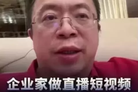 直播企业家，集体摸着雷军过河