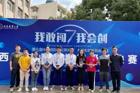 又是一年毕业季，这位97年的大理姑娘返乡卖大蒜，一天卖出50吨