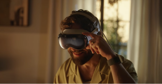 iOS 17想抢开发者饭碗 天价MR头显能否成为下一个iPhone4