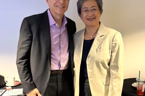 争斗半个世纪：是什么巨变促使英特尔AMD合作？
