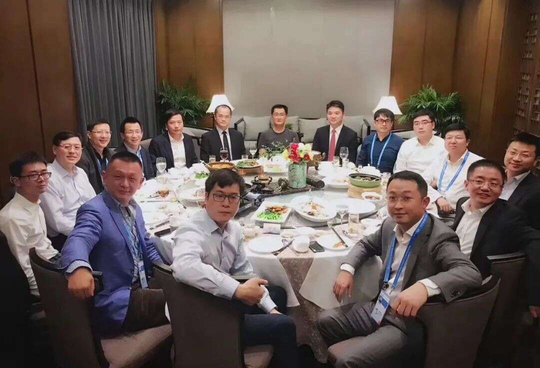 马化腾走向张一鸣的牌桌