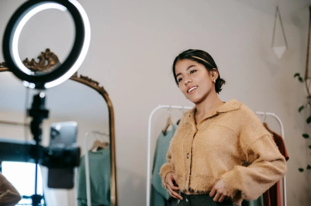 小杨哥们出海，外国人的钱好赚吗？