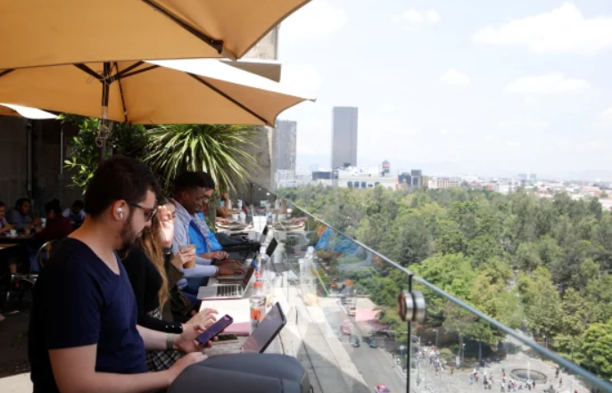 “反向移民”，美国数字游民占领墨西哥高档社区