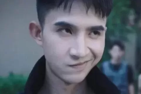 出海的歪嘴龙王，正在包围欧美网友