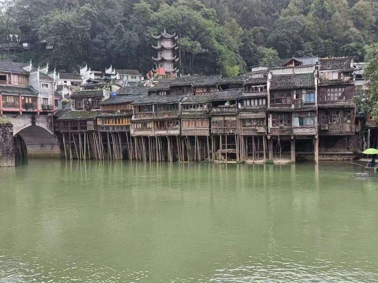 比版号停了更久，游戏行业的复苏从这个细节开始