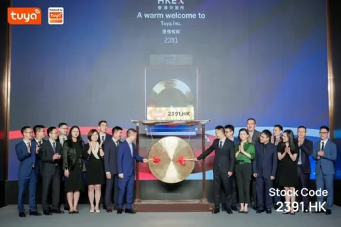 从阿里离职创业，腾讯是大股东，他们的这家公司又上市了