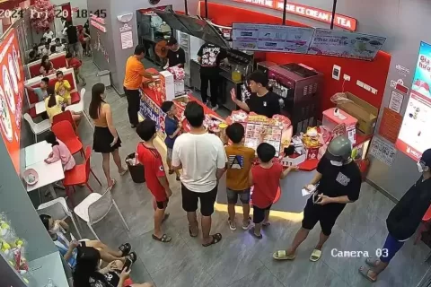 我29岁，在越南城乡结合部开了一家蜜雪冰城