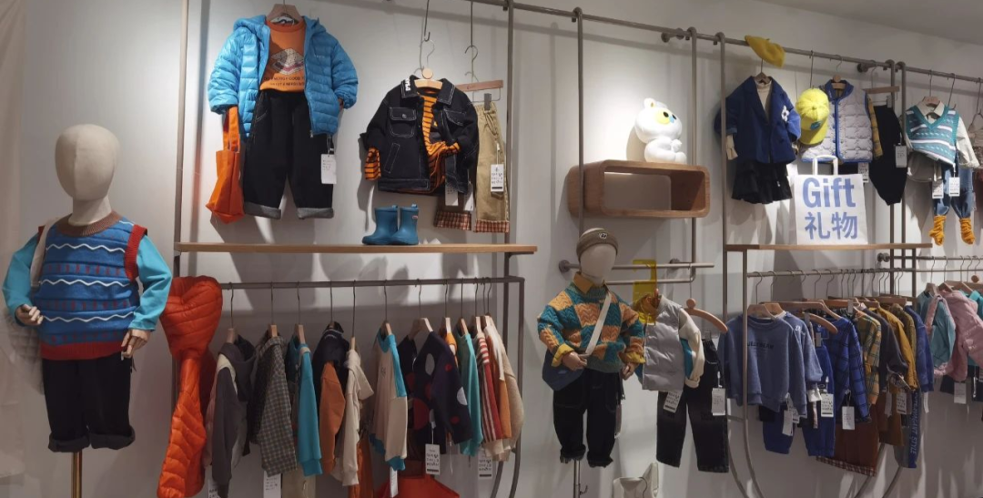 700亿魔幻新生意：直播唯快不破少人知，库存甩到东南亚受欢迎