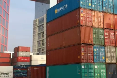 中国电商巨头集体发力海外仓，走向全球