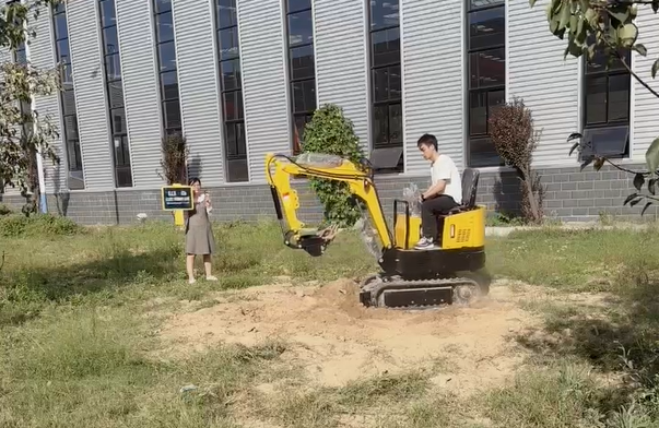 挖掘机开进直播间，出海企业正在演绎新的可能