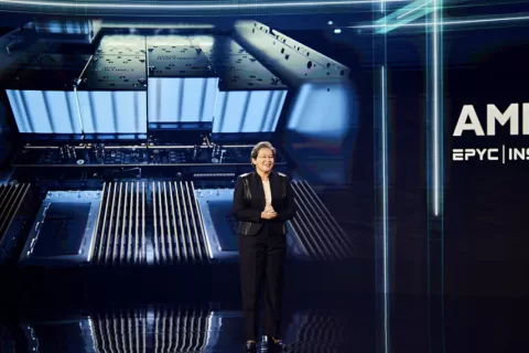AI 收入激增881%，AMD 想当另一个英伟达