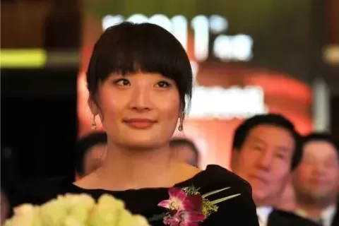 宗馥莉正面对决钟睒睒