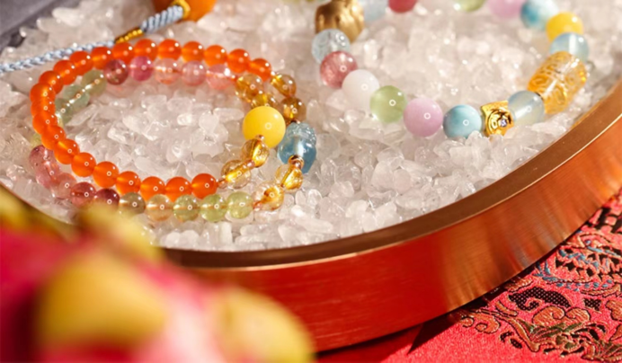 300多亿次观看，TikTok“玄学”带货兴起，小水晶却成爆款大趋势！