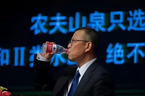 黄峥3351亿反超钟睒睒首登中国首富宝座，拼多多造富又造神！