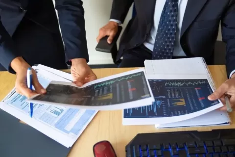六小龙开抢大模型第一股