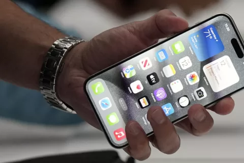 苹果 iOS 史上最大更新！Siri 要上大模型了