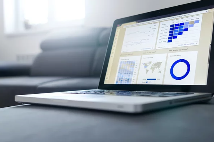 “懒时尚”鼻祖：Stitch Fix靠“衣服盲盒”一年销售超百亿