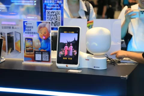 对话创始人 | 积累120万老年用户后，他们如何靠智能机器人冲击万亿养老市场