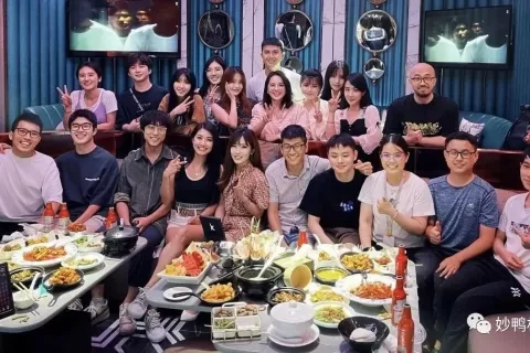 对话「妙鸭」产品负责人：AIGC 的产品第一天不收钱，就可能收不到钱