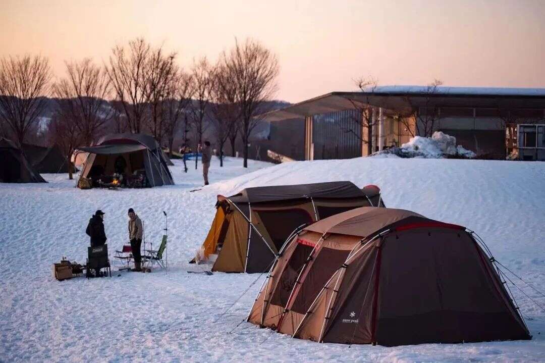 “露营届LV”的发展史，也是一家三代的创业史