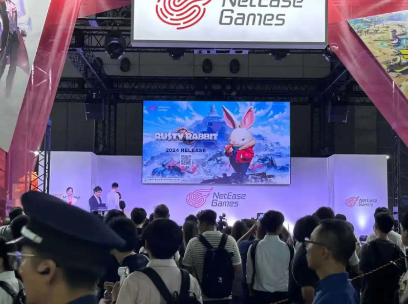 在东京千叶幕张展览馆，中国游戏人潮汹涌