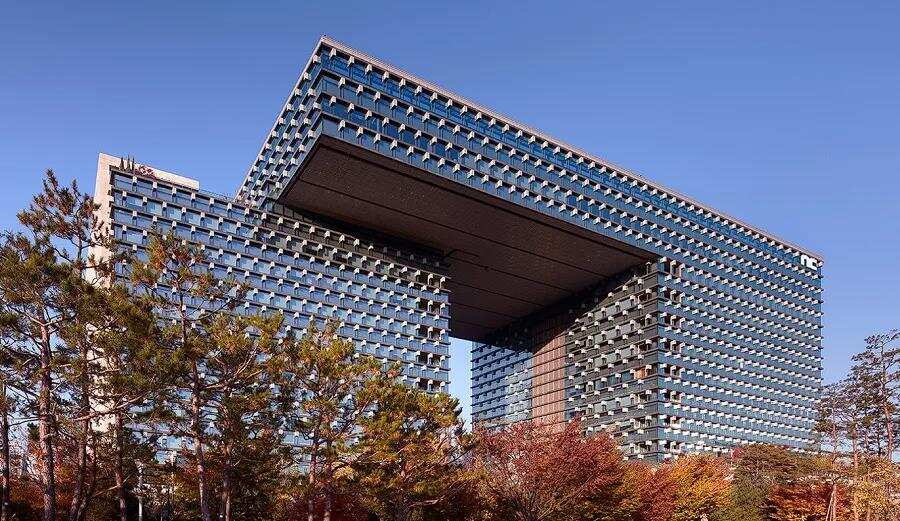 股价大跌35%，韩游冠军NCsoft的这场危机，给中国同行上了一课