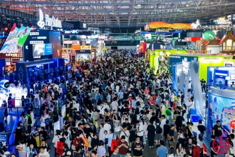 “服了，路边随手抓一个都是干小游戏的？”