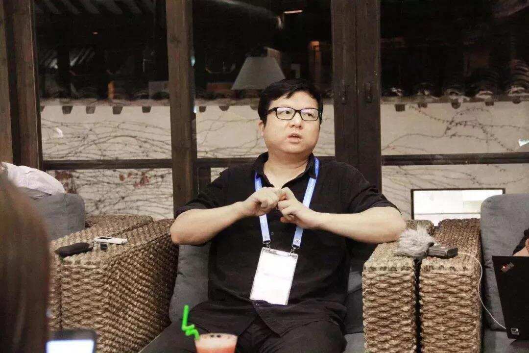 短视频出海：抖音向左，快手向右