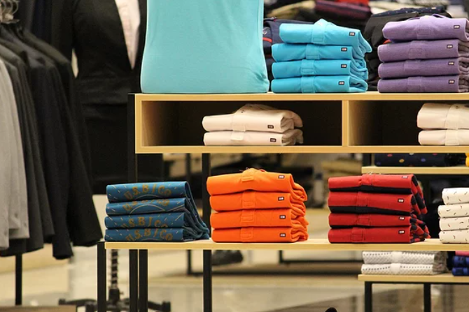 “懒时尚”鼻祖：Stitch Fix靠“衣服盲盒”一年销售超百亿