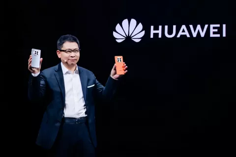 华为发布Mate50系列：支持卫星消息 “没电也能打电话”
