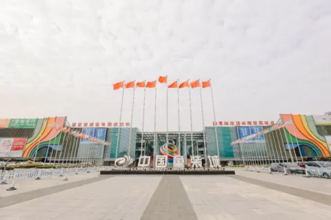 一年卖出700亿，“中国童装之都”如何驶向海外？