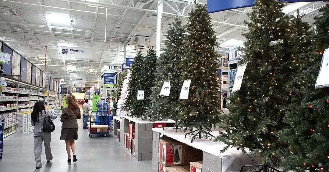 热点趋势|搜索量飙升160%！人造圣诞树玩出新花样，半棵树、粉色树走红TikTok