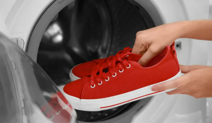 “懒人经济”兴起，年轻人都爱的“洗鞋神器”竟在TikTok拥有百万热度！