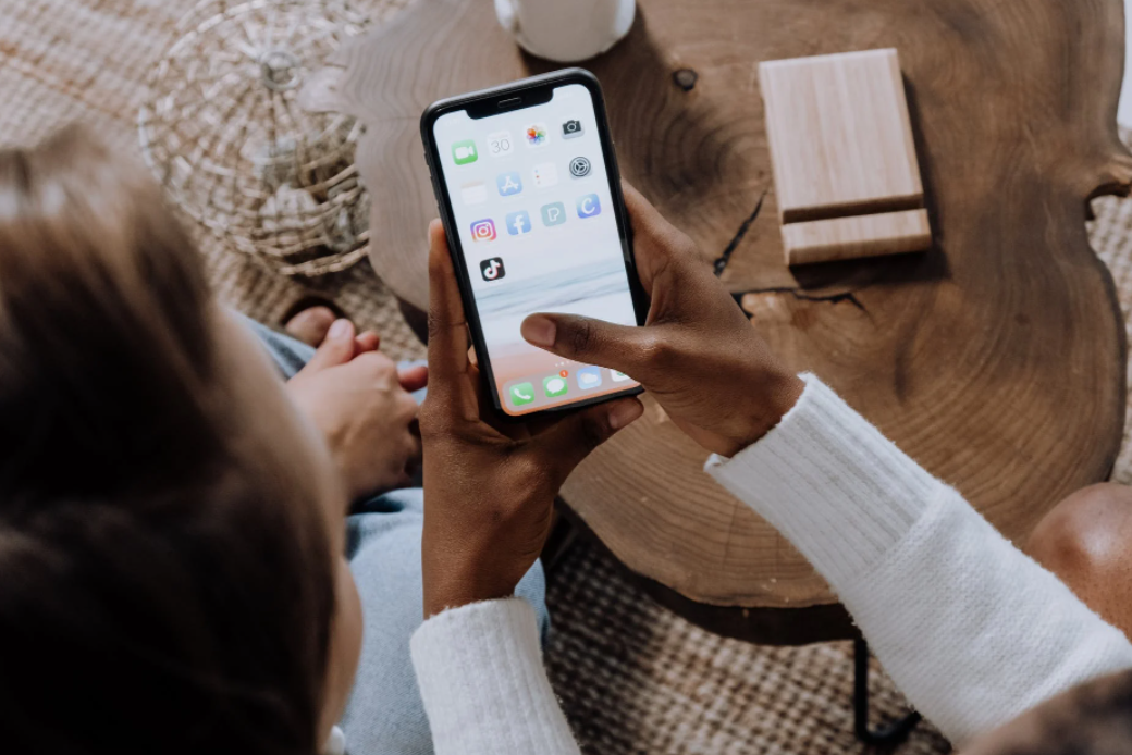 大厂出海，败于“姿态”