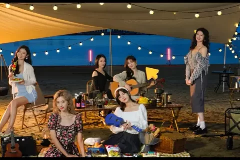 《完蛋！我被美女包围了》是怎么成为年度“科幻”游戏的？｜年度专访