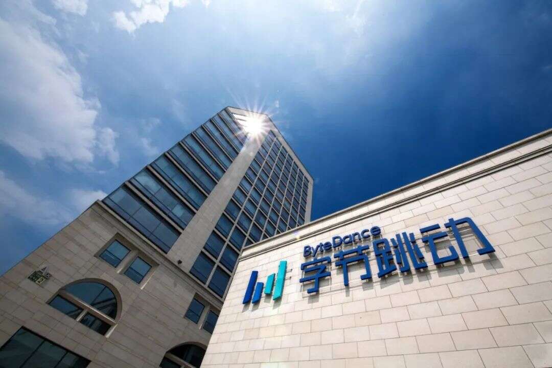 马化腾走向张一鸣的牌桌