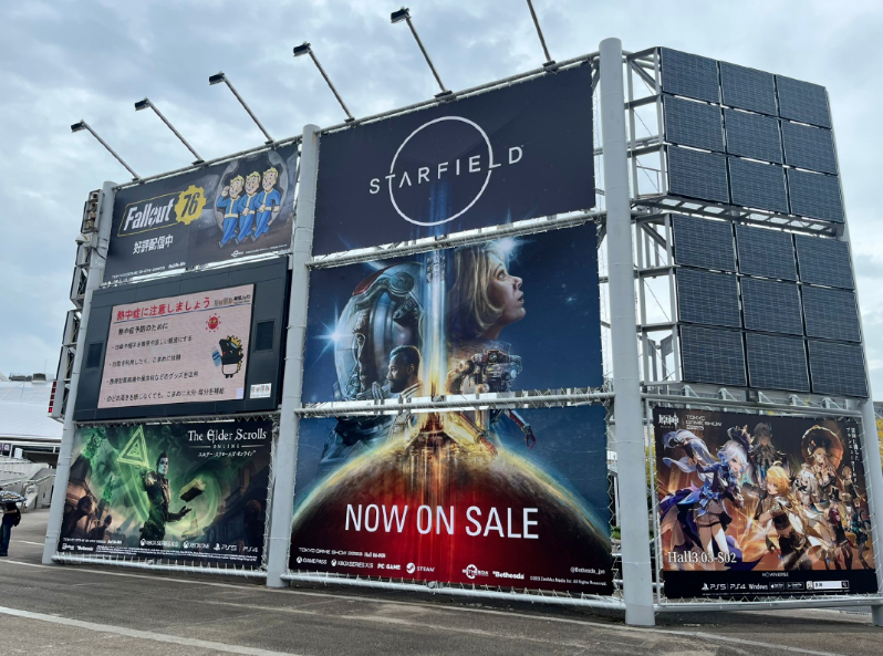 在东京千叶幕张展览馆，中国游戏人潮汹涌